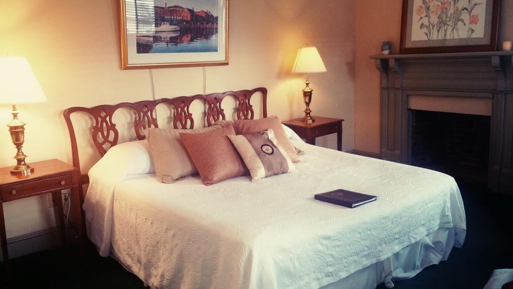 State House Inn Annapolis Room photo