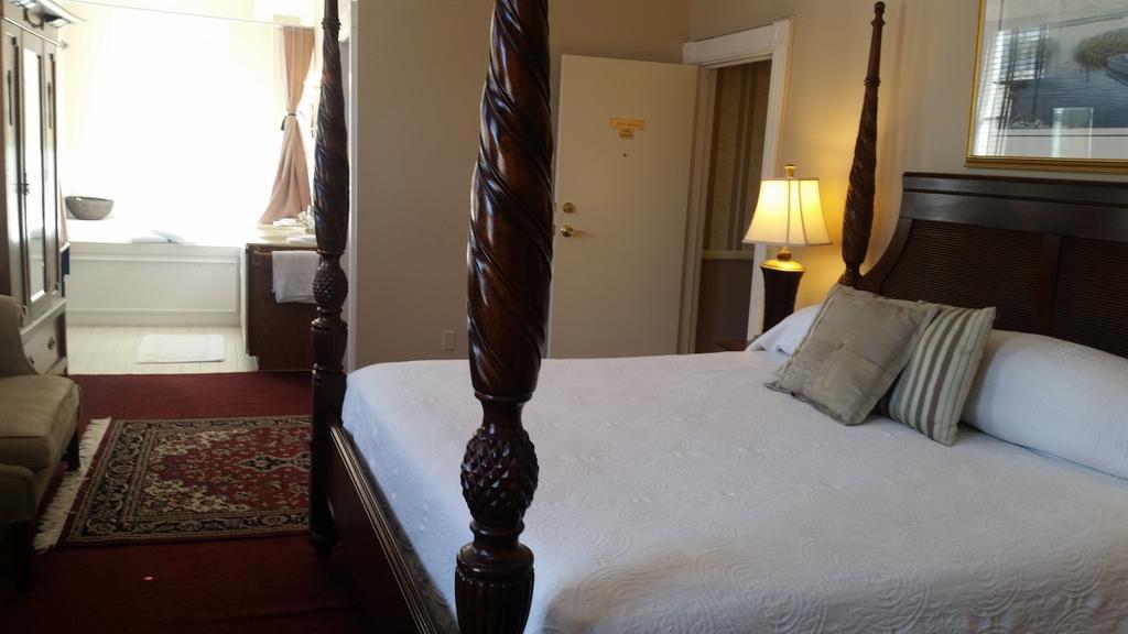 State House Inn Annapolis Room photo